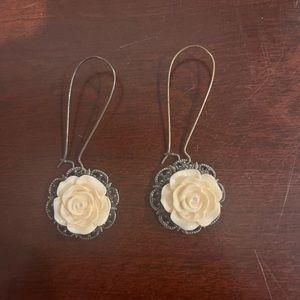 Cream Rose earrings